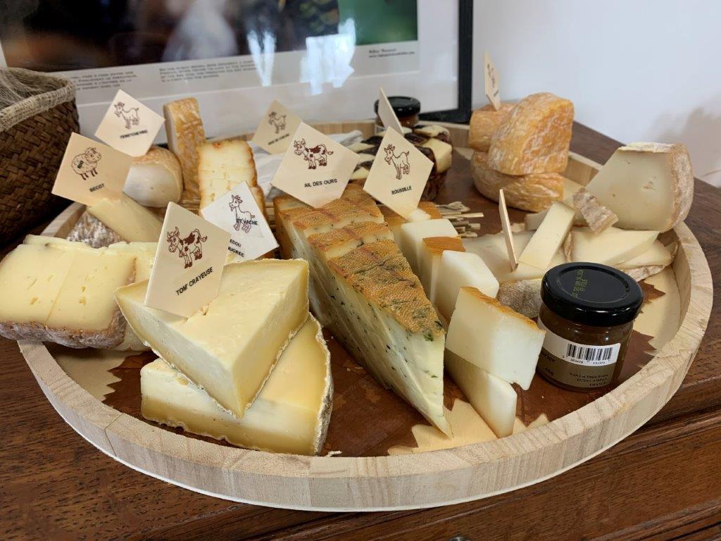 fromages-sur-un-plateau